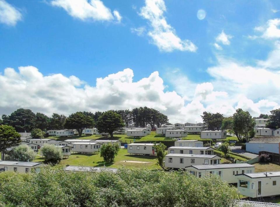 Newquay Bay Sandy Toes - Pet Friendly Chalet *